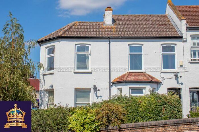 2 Bedroom Flat To Rent In High Street, South Benfleet, SS7