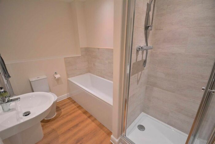 2 Bedroom Flat To Rent In Baytree Court, Prestwich, M25