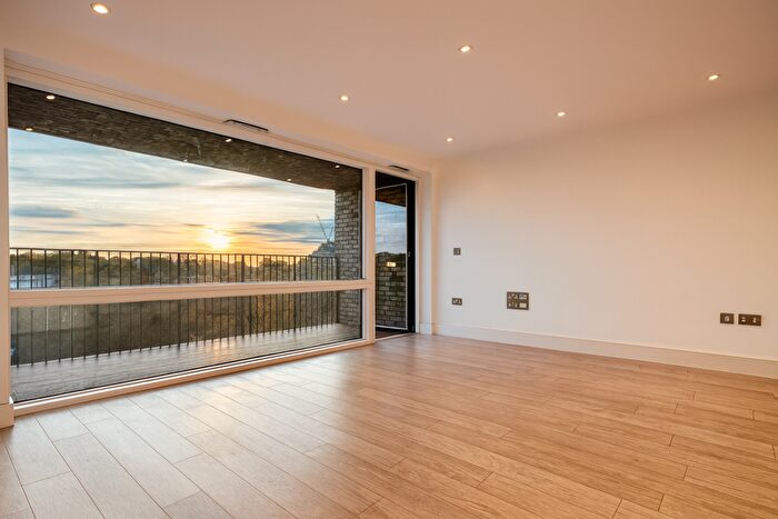 2 Bedroom Flat For Sale In Lakeside Drive, Park Royal, London, NW10