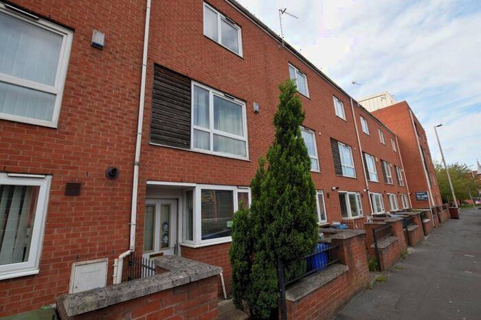 4 Bedroom House To Rent In Stockport Road, Grove Village, Manchester, M13