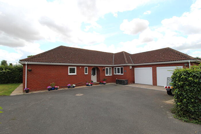 5 Bedroom Detached Bungalow For Sale In Horncastle Road, Bardney, LN3