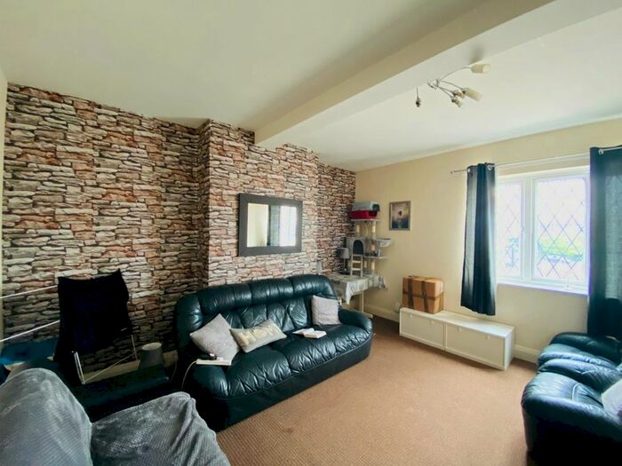 4 Bedroom Flat To Rent In Rayners Lane, Pinner, HA5