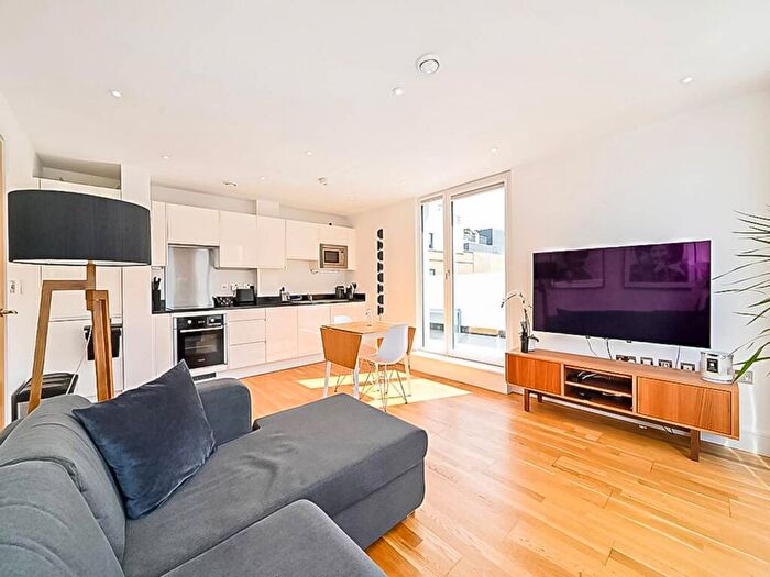 1 Bedroom Flat For Sale In Birkdale House, , Tower Hamlets, London, E14
