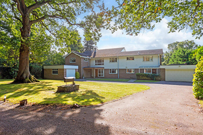 4 Bedroom Detached House For Sale In The Fairway, Worplesdon, GU3