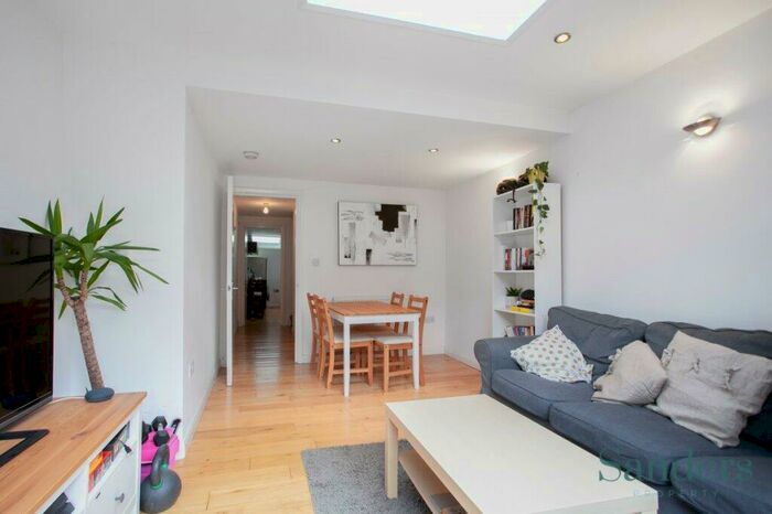 2 Bedroom Flat To Rent In Downham Road, Islington, London, N1