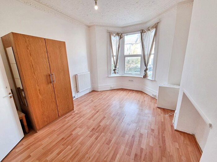 2 Bedroom Flat To Rent In Grove Green Road, Leytonstone, E11