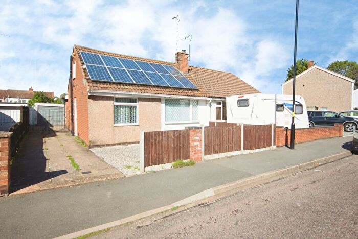 2 Bedroom Bungalow For Sale In Wroxall Drive, Coventry, West Midlands, CV3