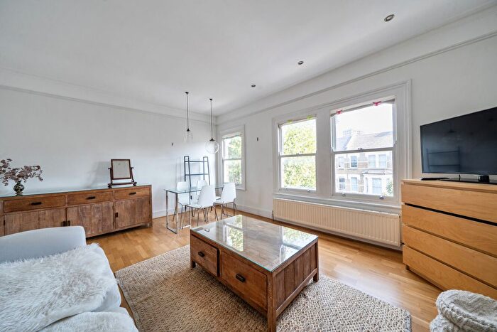 1 Bedroom Flat For Sale In Fernhead Road, Queens Park, London, W9