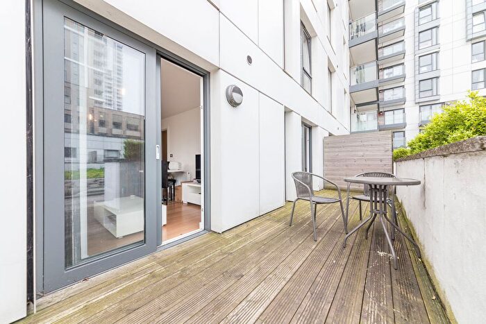 2 Bedroom Flat To Rent In City Peninsula, London, SE10