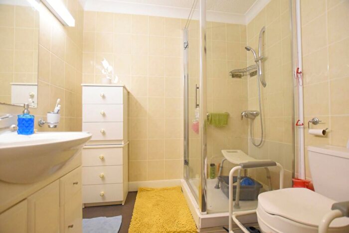 1 Bedroom Flat For Sale In Parkview Court, Brancaster Road, IG2