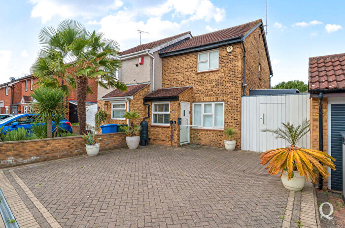3 Bedroom Semi-Detached House For Sale In Diligent Drive, Sittingbourne, Kent, ME10