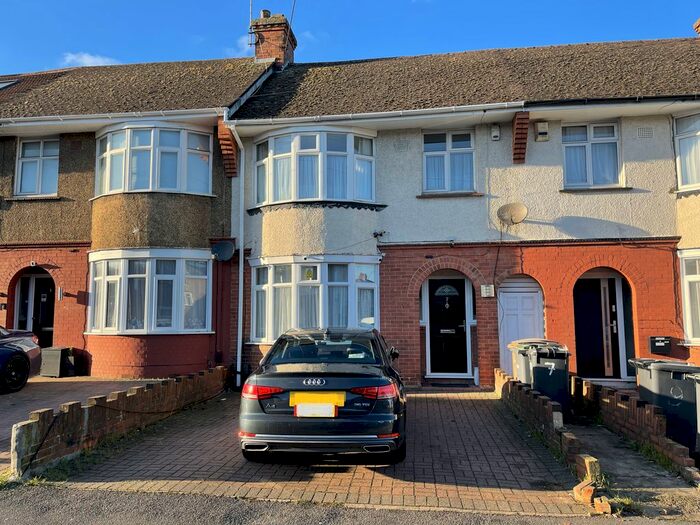 3 Bedroom Terraced House To Rent In Bancroft Road, Luton, LU3