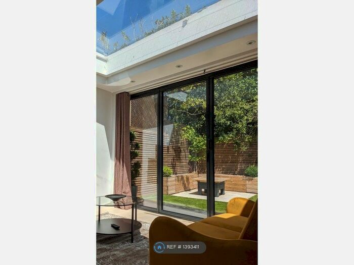 2 Bedroom Bungalow To Rent In Beresford Court, Twickenham, TW1