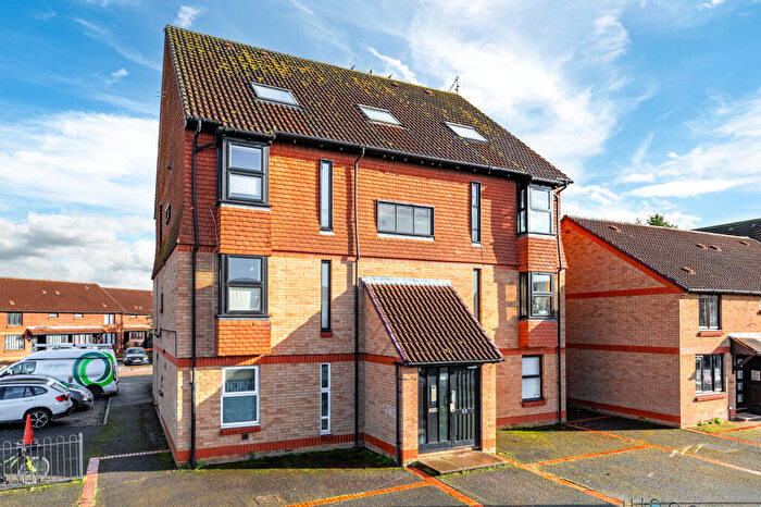 1 Bedroom Flat To Rent In Datchet, SL3