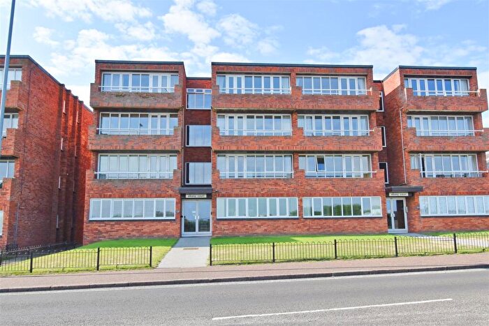 2 Bedroom Apartment To Rent In Albany Court, Cromer, NR27