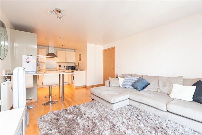 2 Bedroom Flat For Sale In Creek Mill Way, Dartford, Kent, DA1