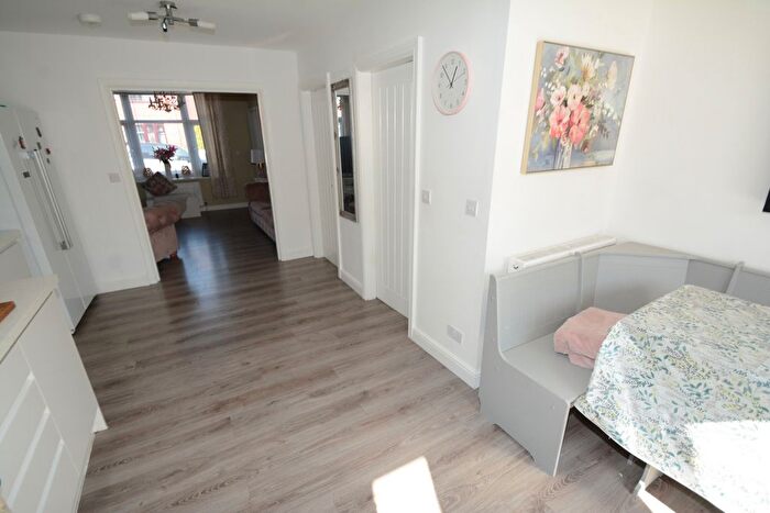3 Bedroom Terraced House For Sale In Waverley Crescent, Droylsden, M43