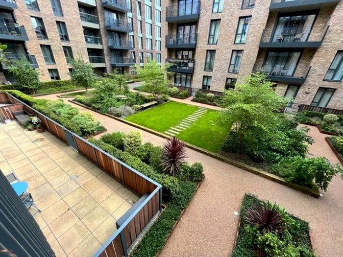 2 Bedroom Flat To Rent In High Street, Staines-Upon-Thames, Surrey, TW18