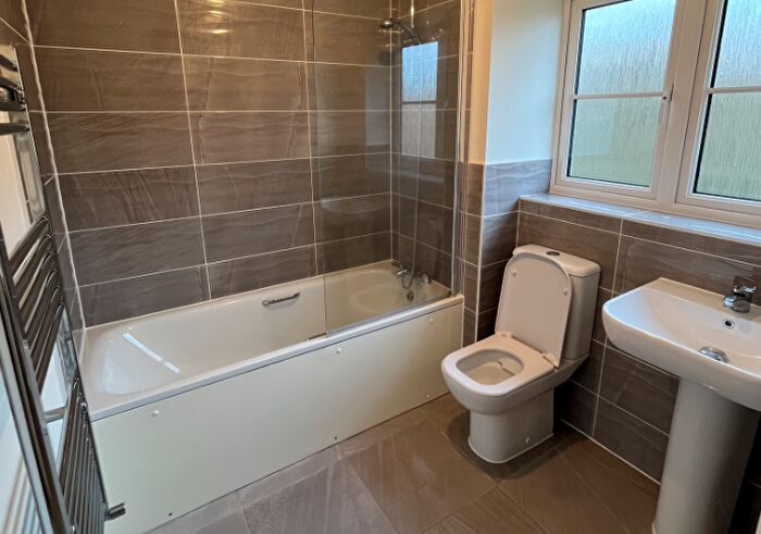 2 Bedroom Detached House To Rent In Neville Close, St Albans, AL3