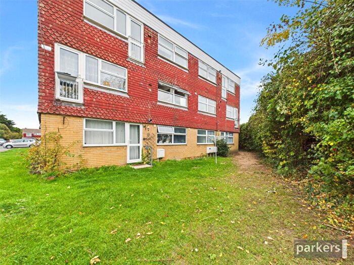 2 Bedroom Apartment For Sale In Langdale Gardens, Earley, Reading, Berkshire, RG6