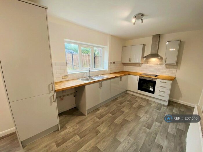 3 Bedroom Semi-Detached House To Rent In Hillside Crescent, Barnsley, S72