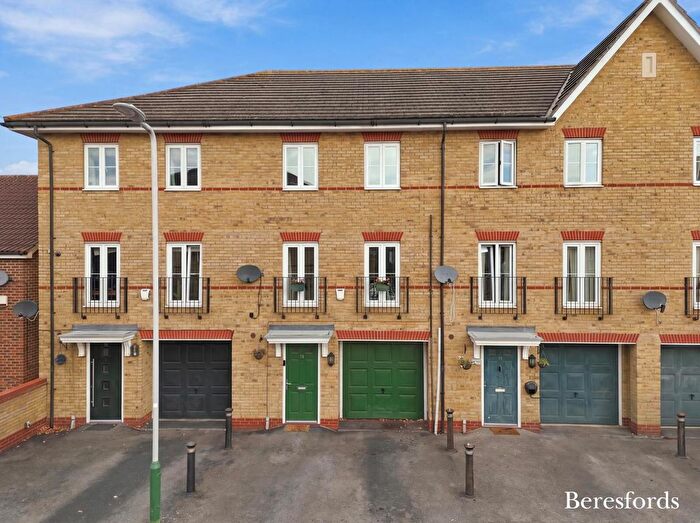 4 Bedroom Terraced House For Sale In Paignton Close, Romford, RM3