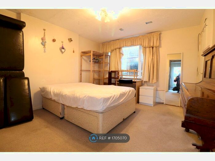 3 Bedroom Terraced House To Rent In Perchfoot Close, Coventry, CV1