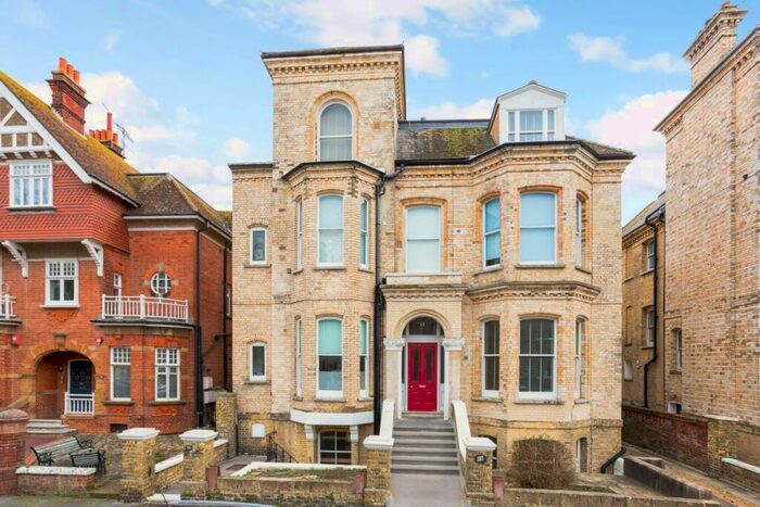 3 Bedroom Apartment To Rent In Fourth Avenue Hove, BN3