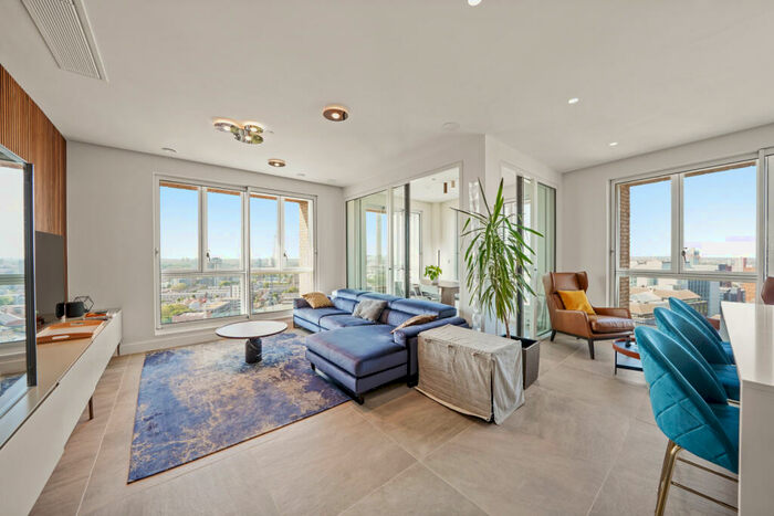 3 Bedroom Penthouse For Sale In Arniston Way, Poplar, E14