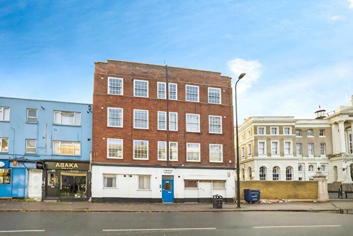 3 Bedroom Flat To Rent In Kennington Lane, London, SE11