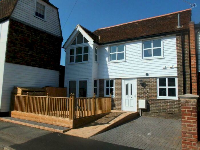3 Bedroom Detached House To Rent In Marine Walk Street, Hythe, CT21