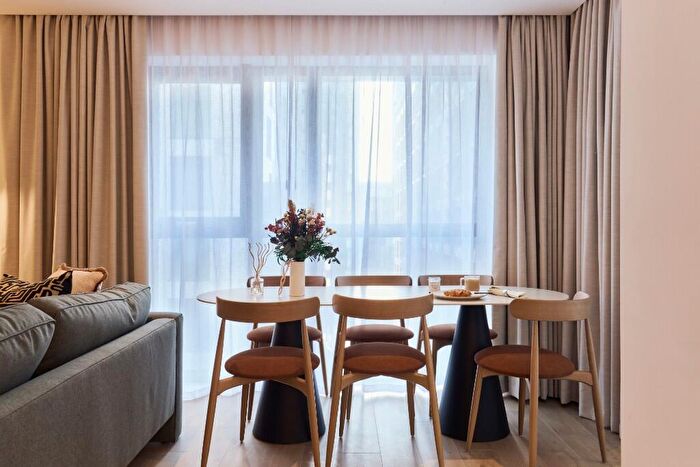3 Bedroom Apartment To Rent In New Drum Street, London, E1