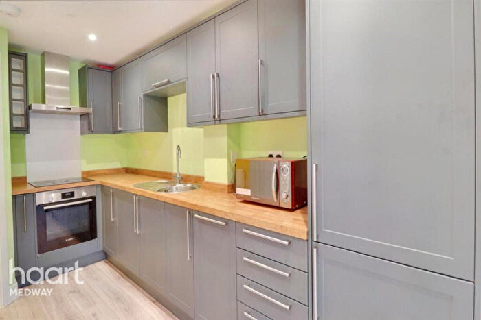 4 Bedroom Town House To Rent In John Street, Rochester, ME1