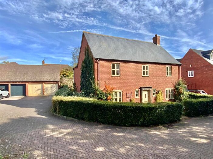 4 Bedroom Detached House For Sale In Old Stable Yard, Old Stratford, Milton Keynes, MK19