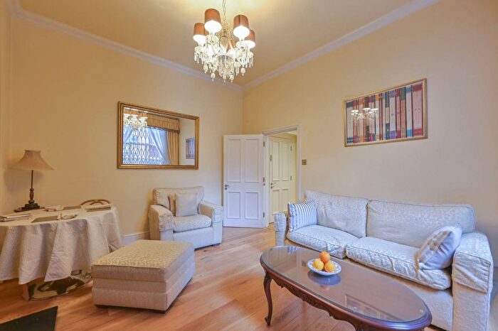 2 Bedroom Flat To Rent In Kensington Court, High Street Kensington, London, W8