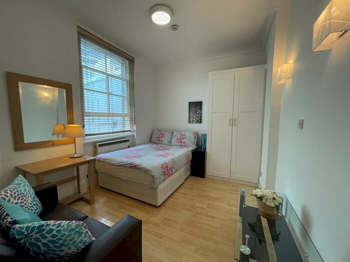 1 Bedroom Flat To Rent In White Horse Street, Mayfair, W1J