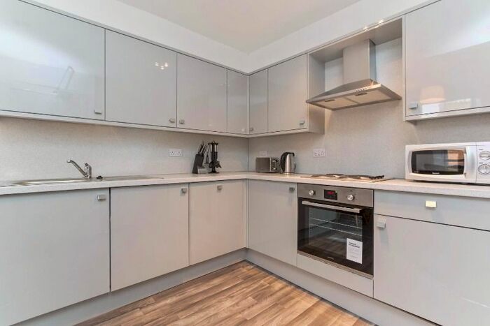 3 Bedroom Flat To Rent In Teviot Place, Newington, Edinburgh, EH1