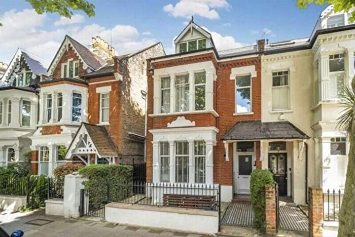 Studio To Rent In Thornton Avenue, Chiswick, W4