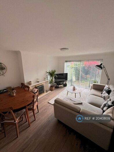 2 Bedroom Maisonette To Rent In Littlecote Place, Pinner, HA5