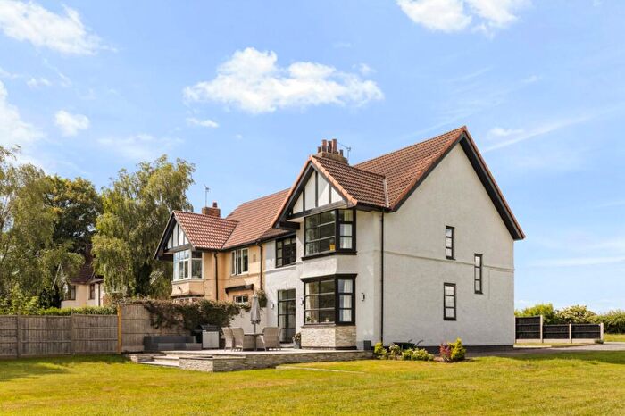 4 Bedroom Semi-Detached House For Sale In Orb Lane, Scunthorpe, DN15