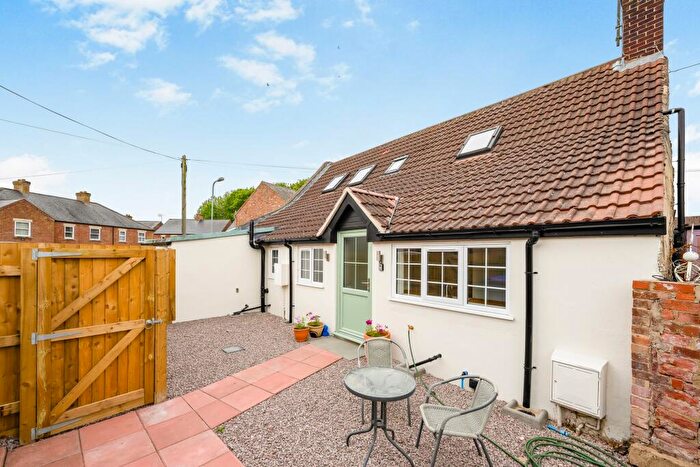 2 Bedroom Semi-Detached Bungalow To Rent In Market Place, Swineshead, PE20