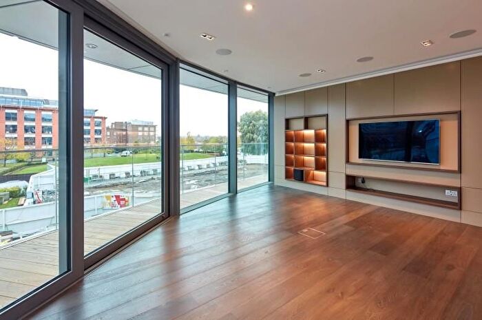 2 Bedroom Flat For Sale In Parr's Way, Hammersmith, W6