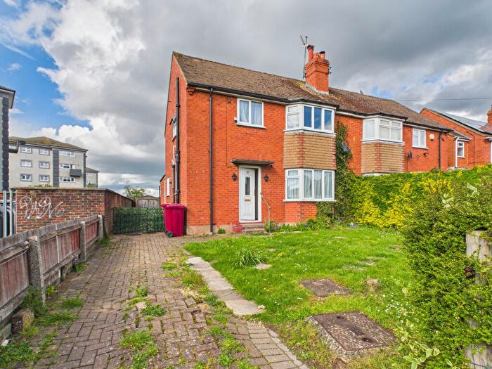 3 Bedroom Semi Detached House For Sale In Hartland Road, Reading, Reading, RG2
