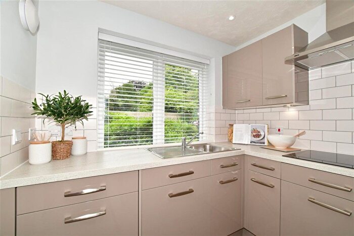 2 Bedroom Flat For Sale In Garland Road, East Grinstead, West Sussex, RH19