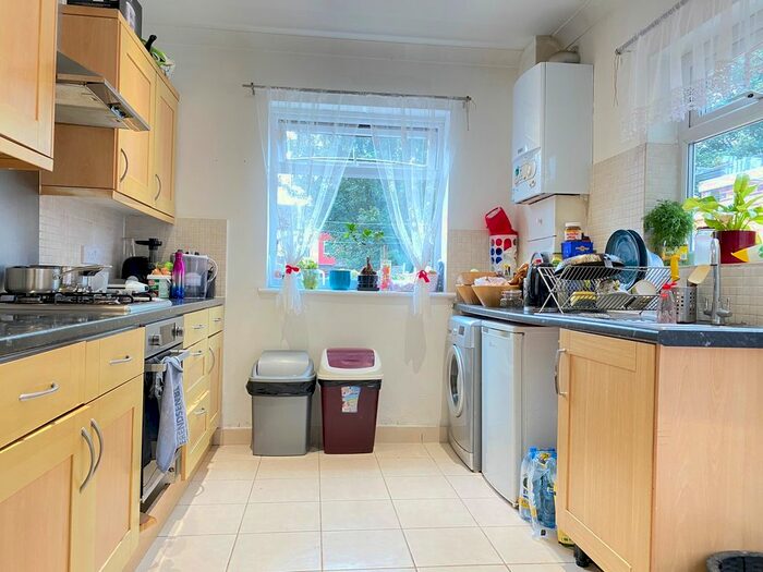 4 Bedroom Terraced House To Rent In Lowden Road, Edmonton N9