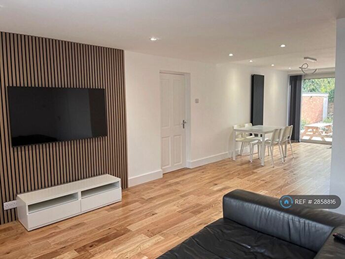 2 Bedroom Flat To Rent In Milton Road, Cambridge, CB4