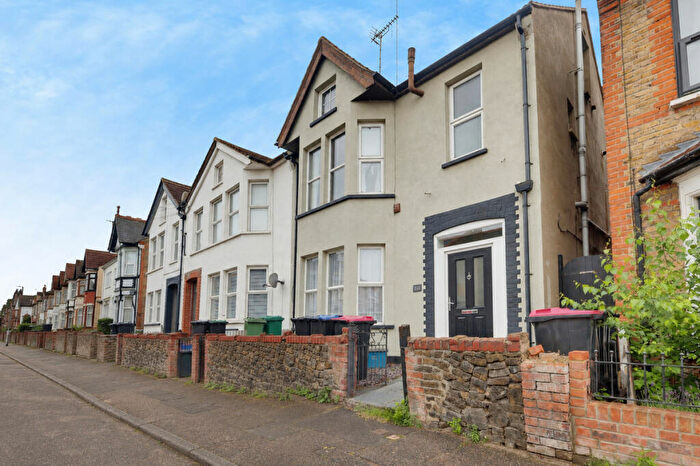 1 Bedroom Flat For Sale In Hainault Avenue, Westcliff-on-sea, SS0