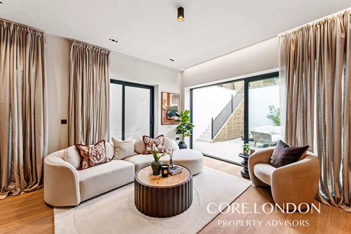 3 Bedroom Flat For Sale In Creswick Road, London, W3