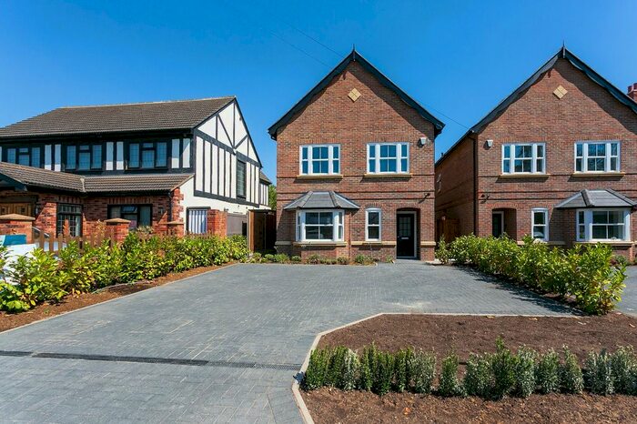 5 Bedroom Detached House To Rent In Little Bushey Lane, Bushey, Hertfordshire, WD23