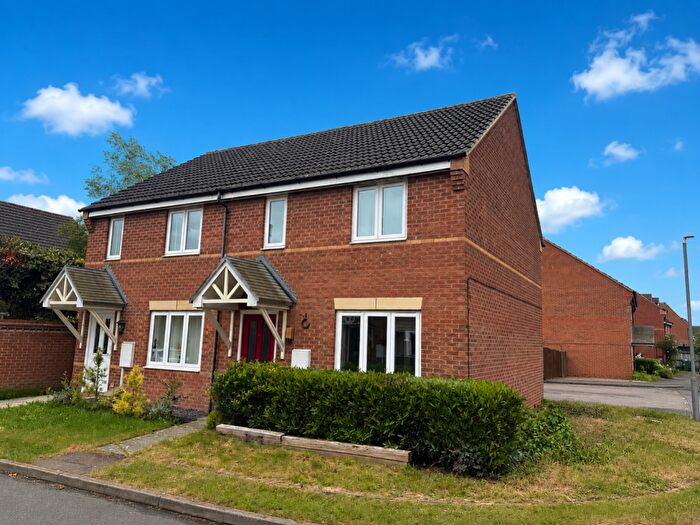 3 Bedroom Semi-Detached House For Sale In Tuscans Close, Calvert, Buckingham, MK18